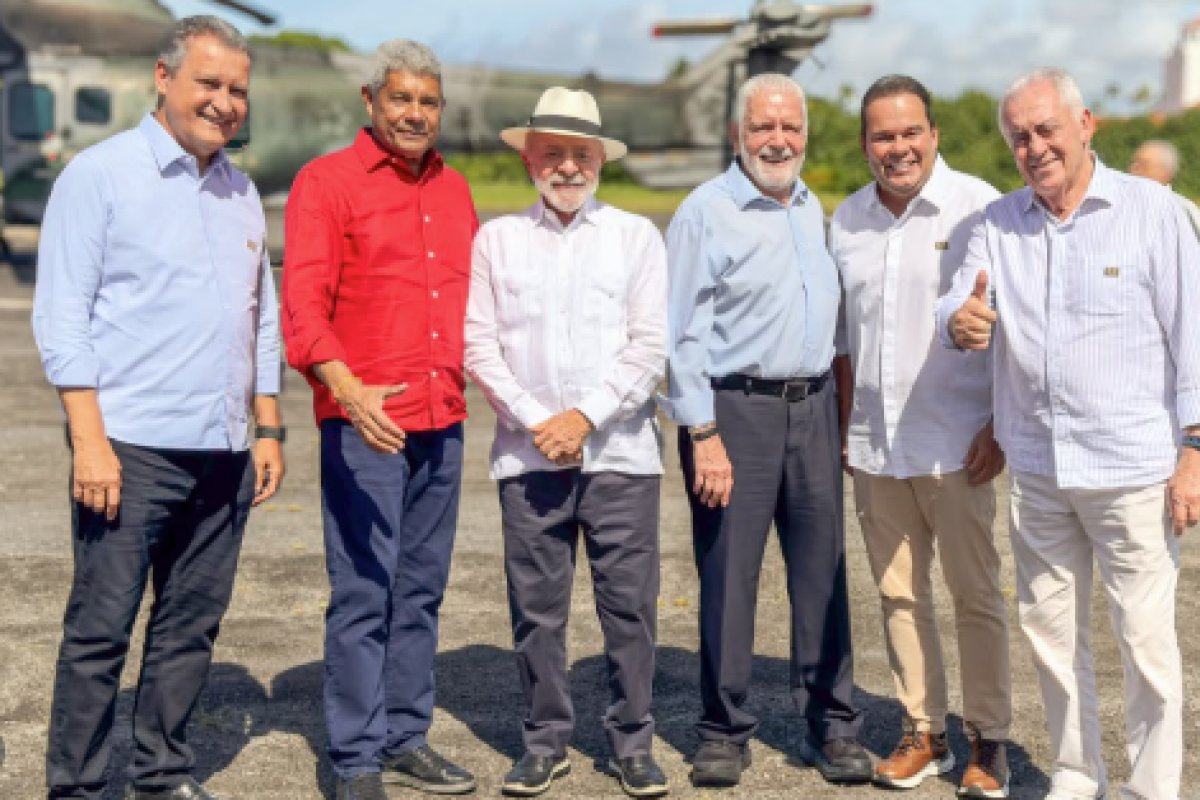 Vídeo: Lula desembarca em Camaçari para entregar conjunto de moradias do Minha Casa, Minha Vida