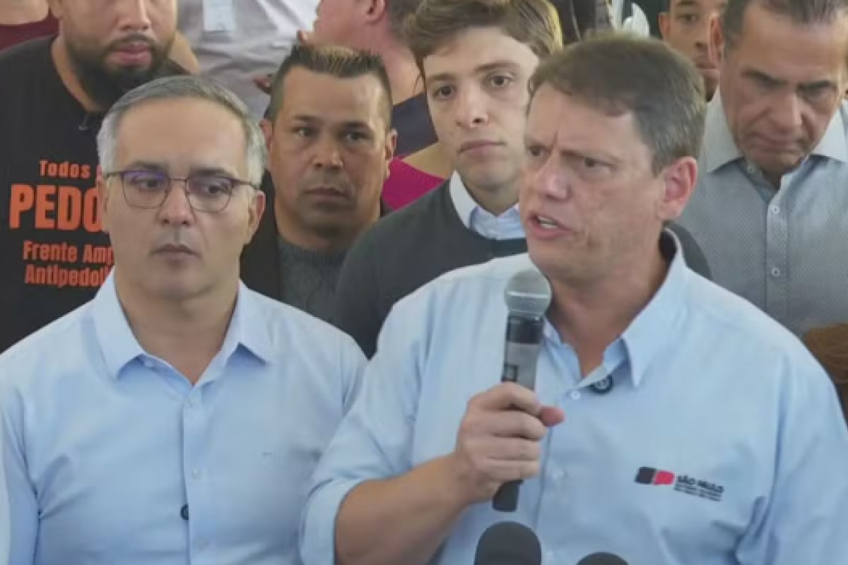 Vídeo: Tarcísio defende a pré-candidatura à Presidência de Flávio Bolsonaro após áudio para Vorcaro: 'não enfraquece'