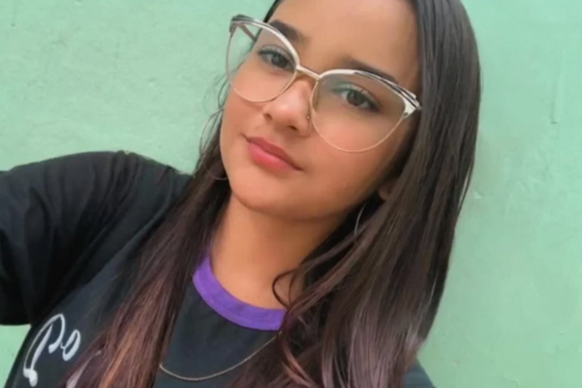 Adolescente morre após sofrer choque elétrico enquanto usava chapinha na Bahia