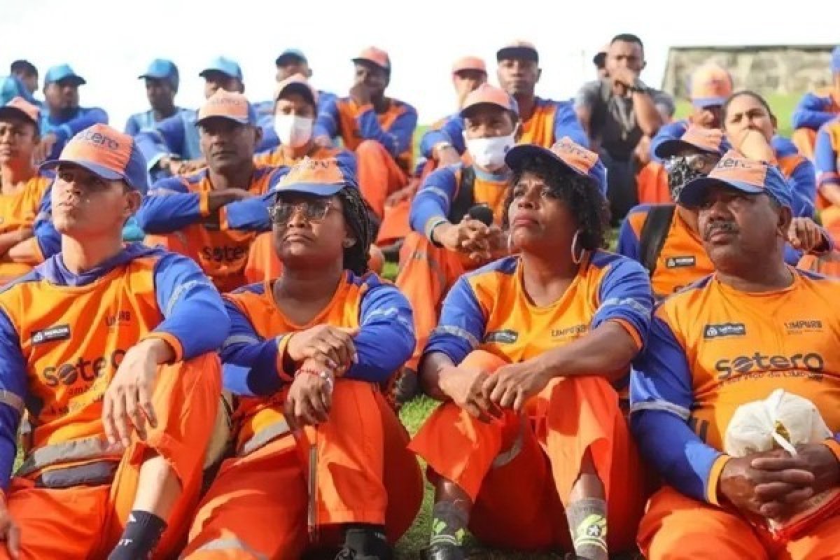 Vídeo: Garis de Salvador aderem à paralisação nacional das atividades e cobram melhores condições de trabalho
