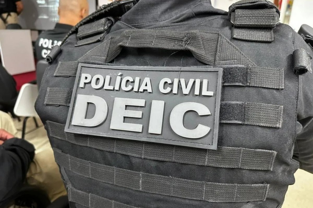 Homem é preso por roubar joia de R$ 8 mil e agredir turista em Salvador