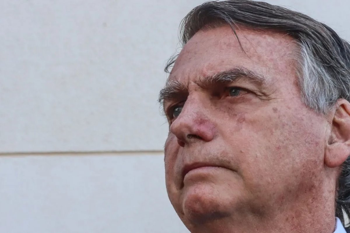 Bolsonaro melhora de soluços, mas segue com alterações pulmonares