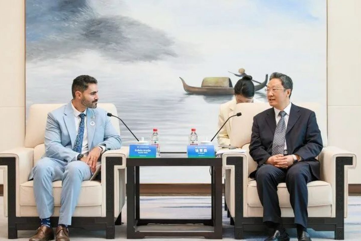Governo Lula firma acordos com China para cooperação em IA e educação digital.