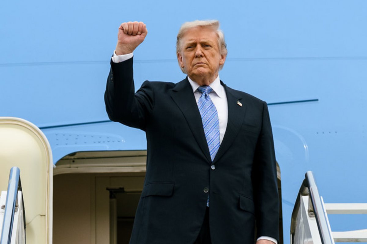 Trump ameaça Irã e cobra avanço rápido em negociações sobre guerra e programa nuclear