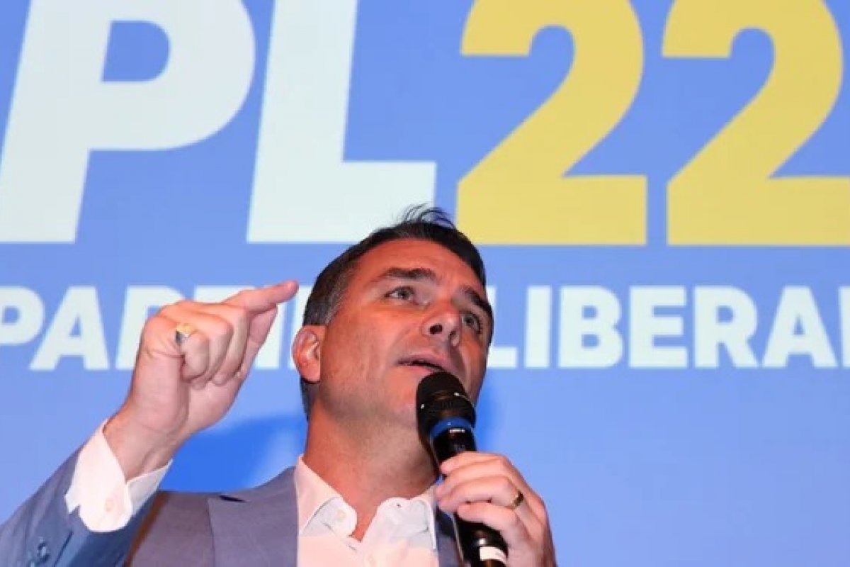 Flávio Bolsonaro convoca reunião com bancada do PL após repercussão do caso Master