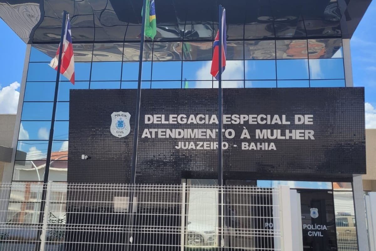 Homem é preso em flagrante após ameaçar a mãe e danificar carro da vítima