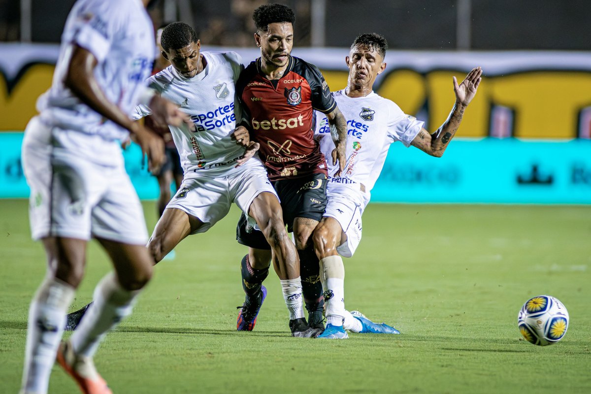 Vitória tenta voltar à final do Nordeste após 16 anos em duelo contra o ABC