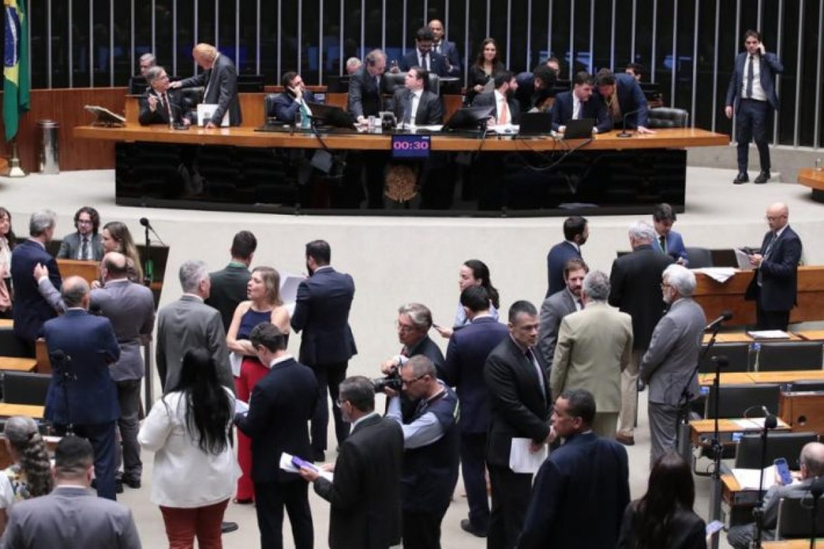 Câmara aprova PL que impede fiscalização ambiental de tomar medidas cautelares