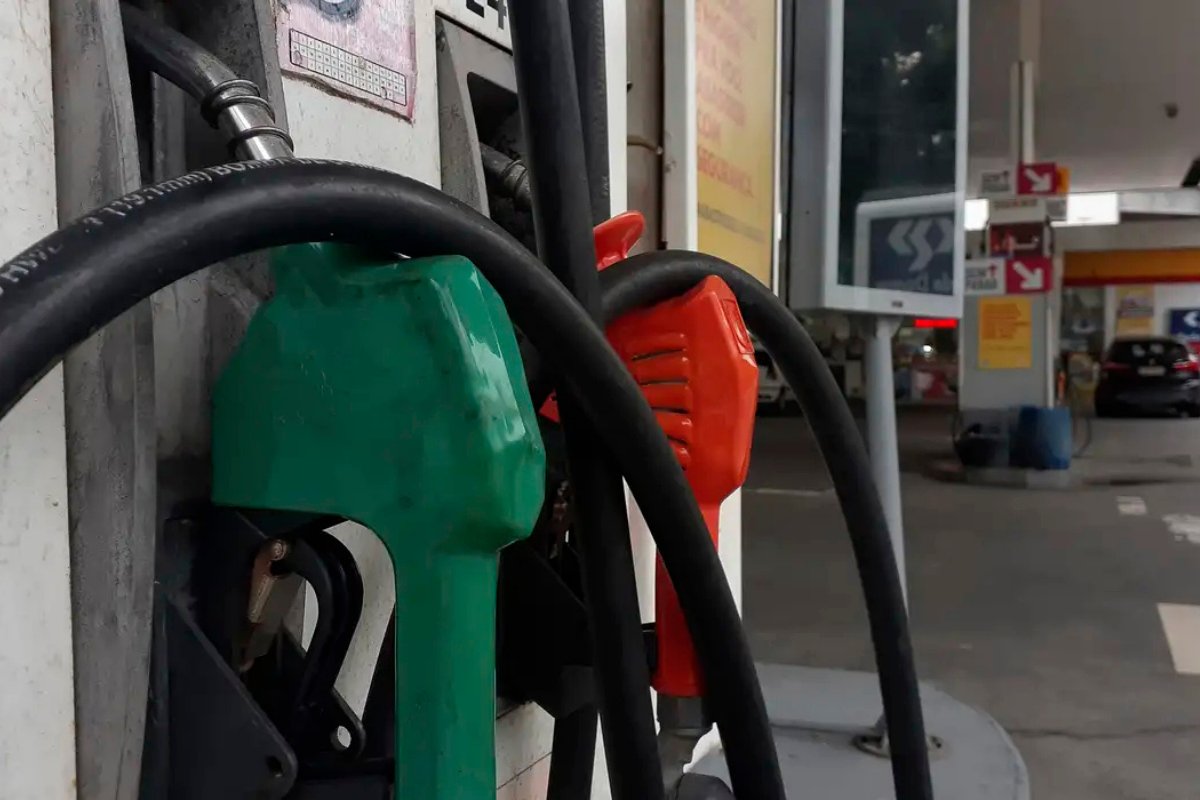 Câmara aprova texto-base de projeto que prevê prisão por alta no preço da gasolina sem justa causa