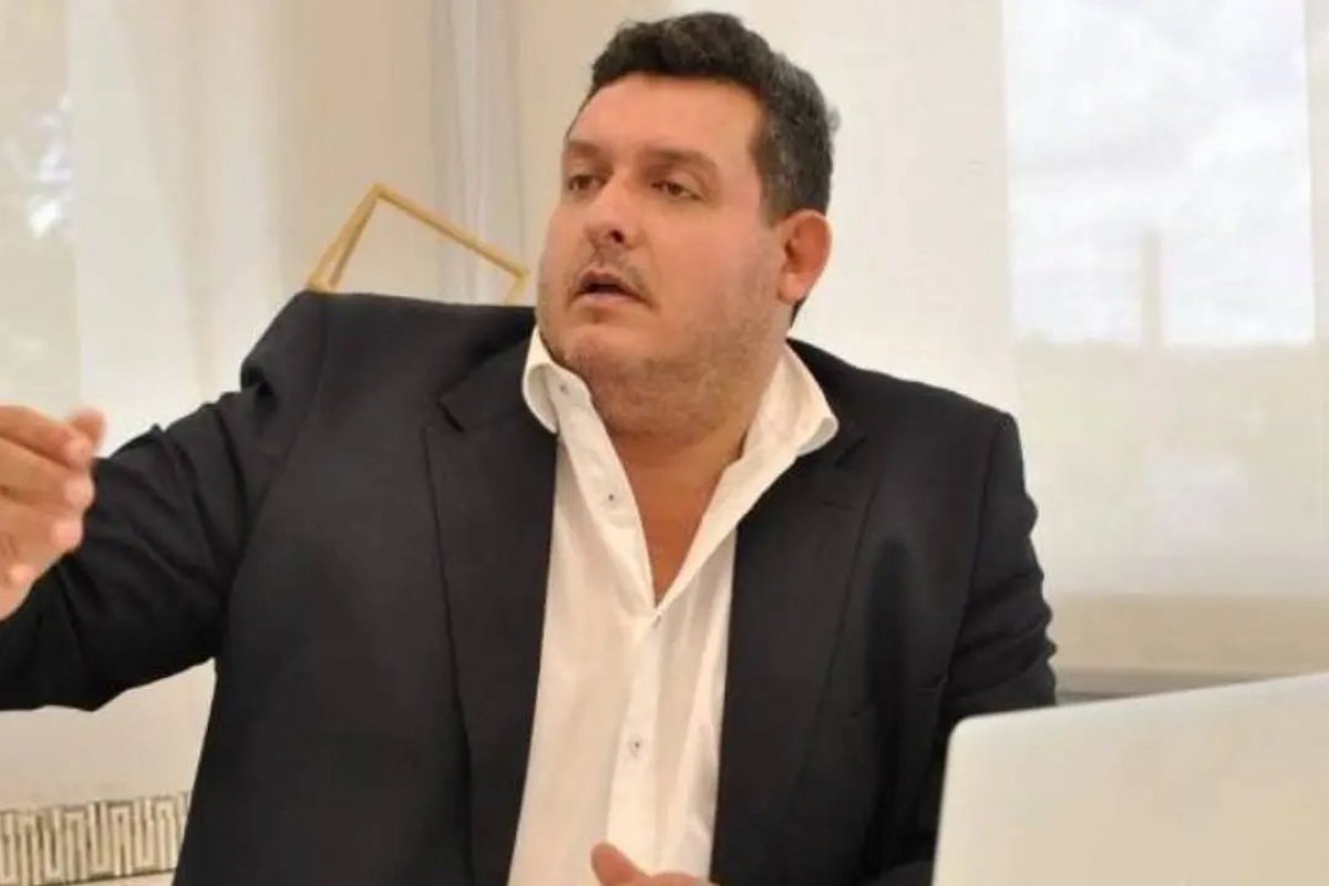 Empresa de ex-marqueteiro de Flávio Bolsonaro tem mais de R$ 99 milhões para receber do governo federal; entenda