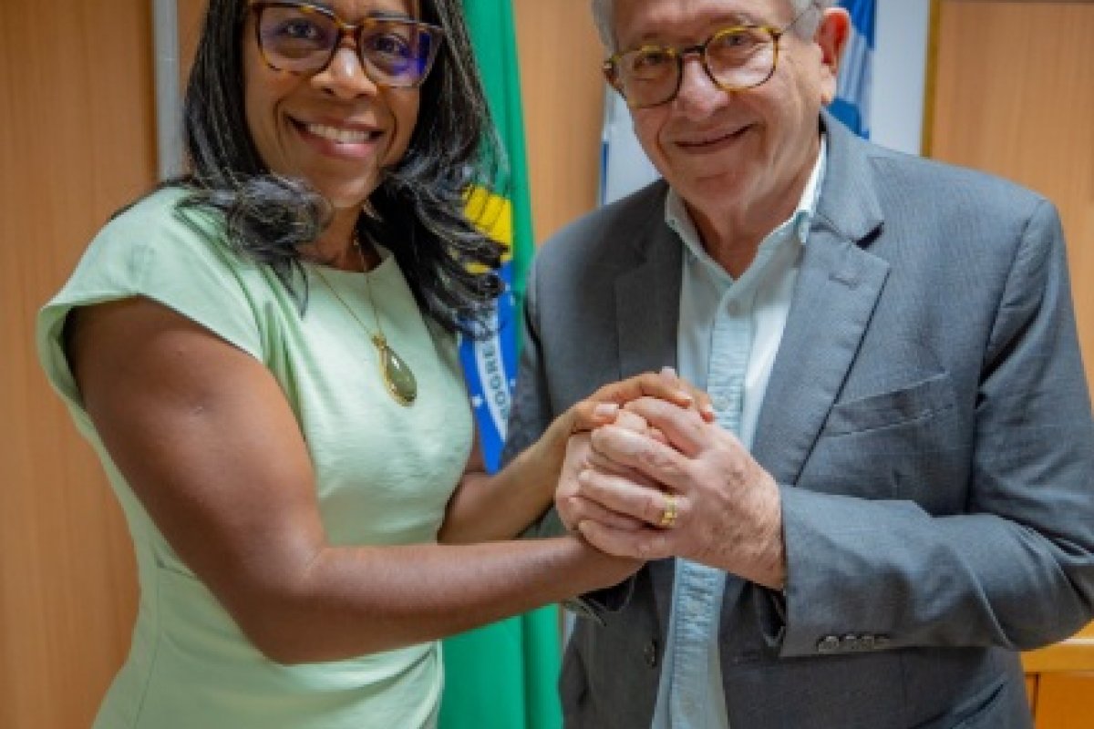 Prefeito de Camaçari viaja para Inglaterra para acompanhar investimento no CT do Bahia