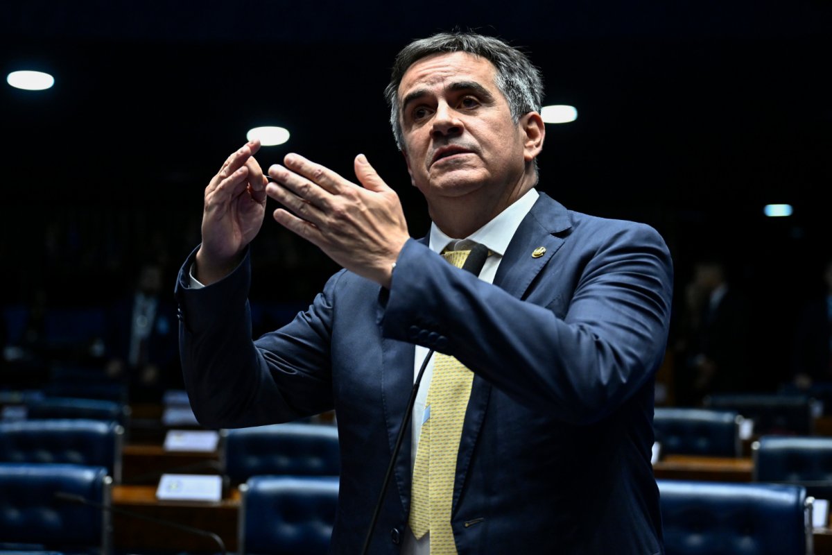 Após ordem de Mendonça, Anac bloqueia aeronave de Ciro Nogueira avaliada em R$ 4 milhões