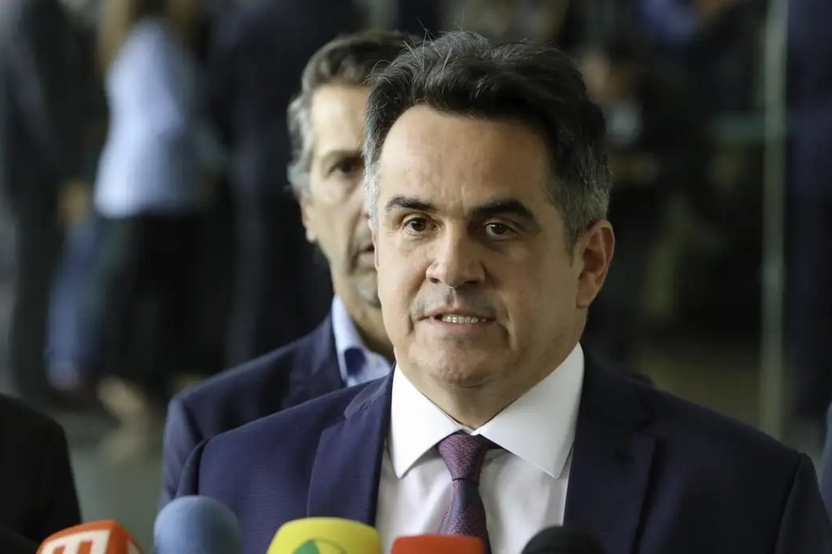 Ciro Nogueira evita defender Flávio Bolsonaro e diz que, se houver culpa, ele "tem que pagar exemplarmente"
