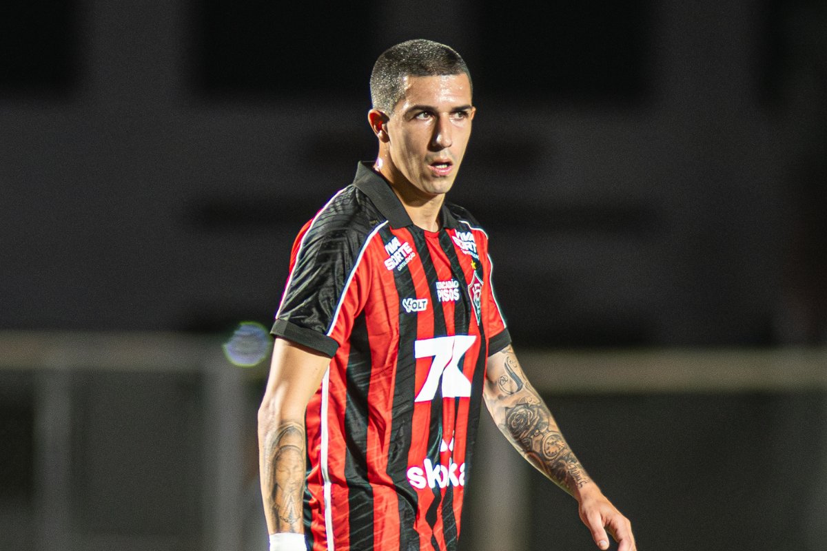 Aitor Cantalapiedra tem férias antecipadas e desfalca o Vitória antes da pausa para a Copa do Mundo