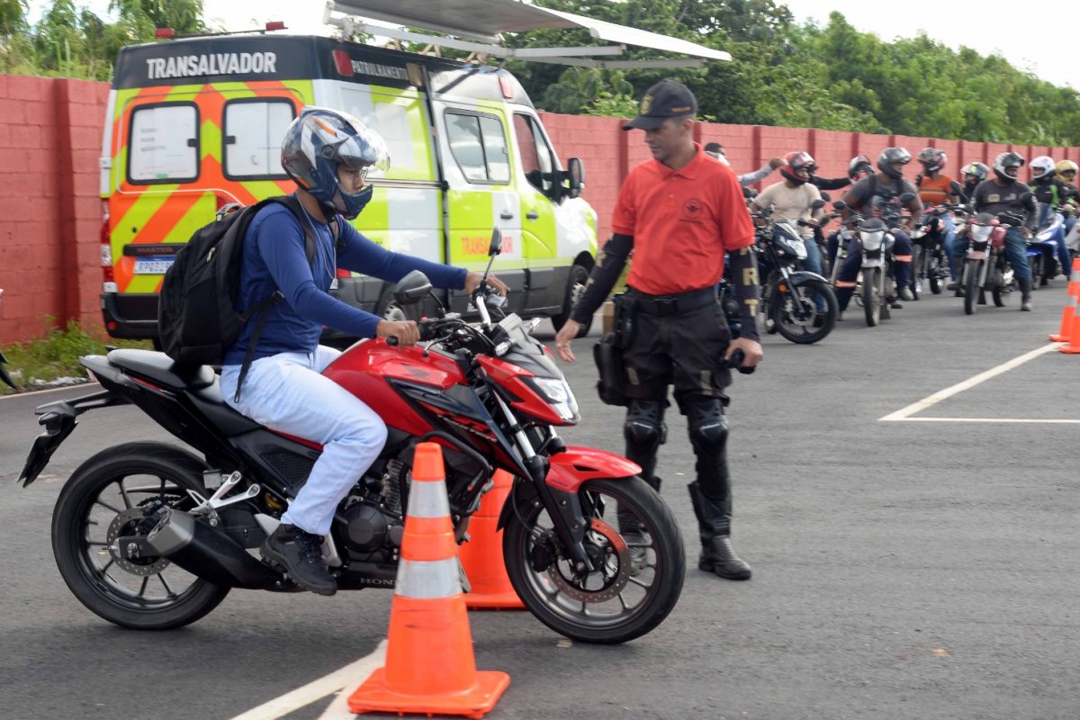 Transalvador promove treinamento gratuito de condução para motociclistas