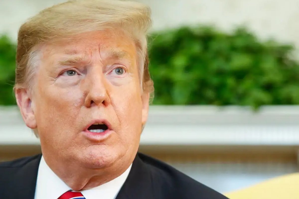 Governo Trump determina que imigrantes voltem a país de origem para solicitar green card nos EUA
