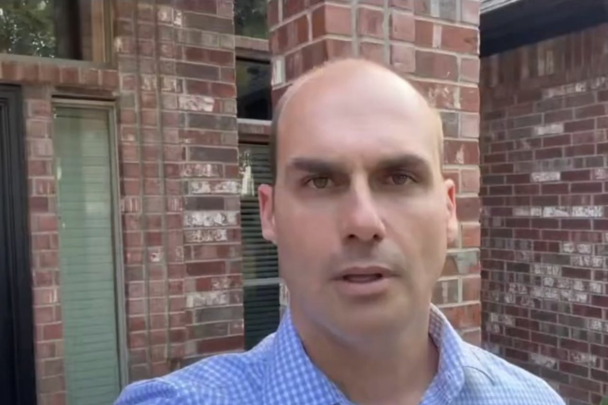 Vídeo: Eduardo Bolsonaro diz que repórter do Intercept estaria rondando sua casa nos EUA