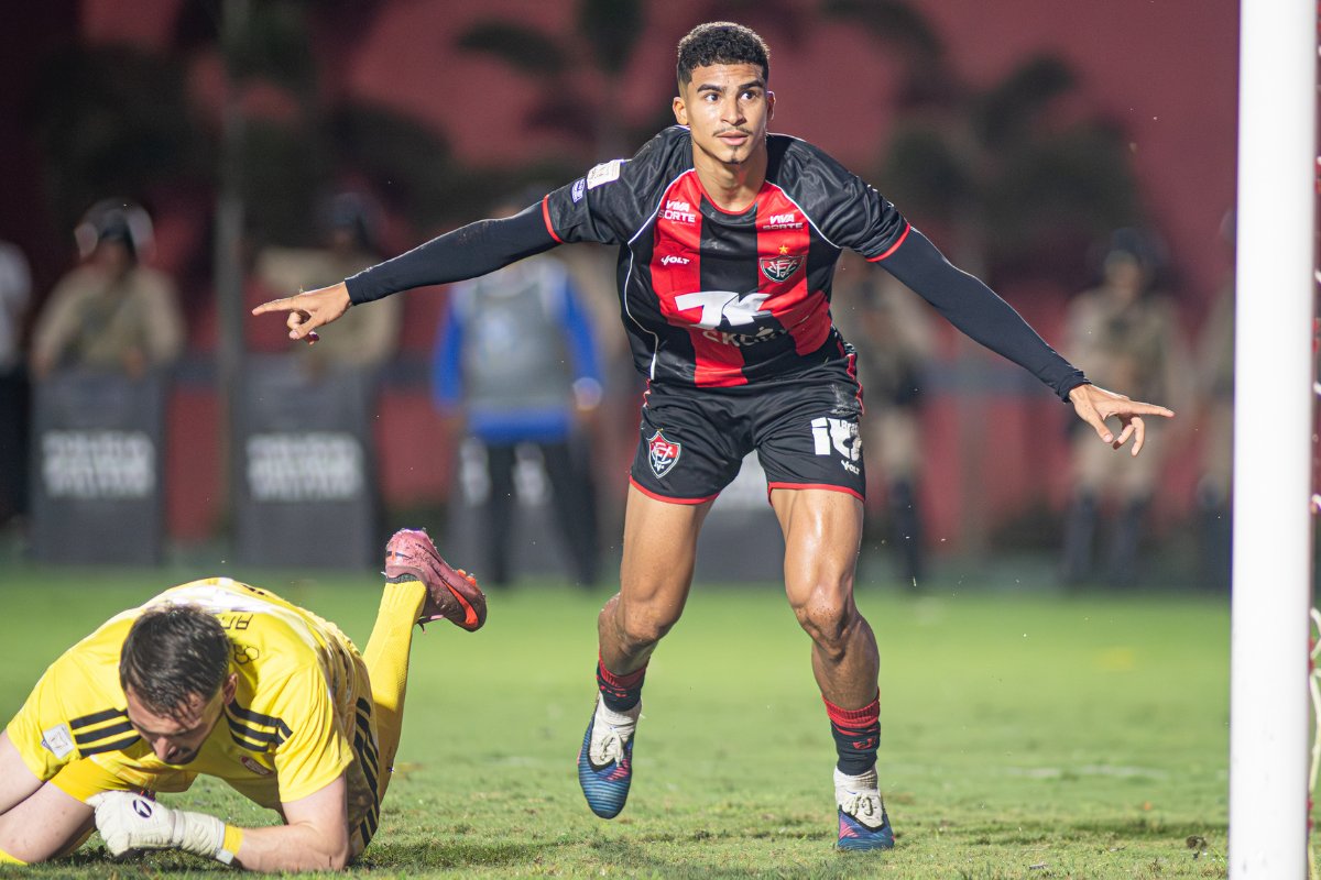 Vitória vence o Internacional e amplia sequência positiva no Barradão 