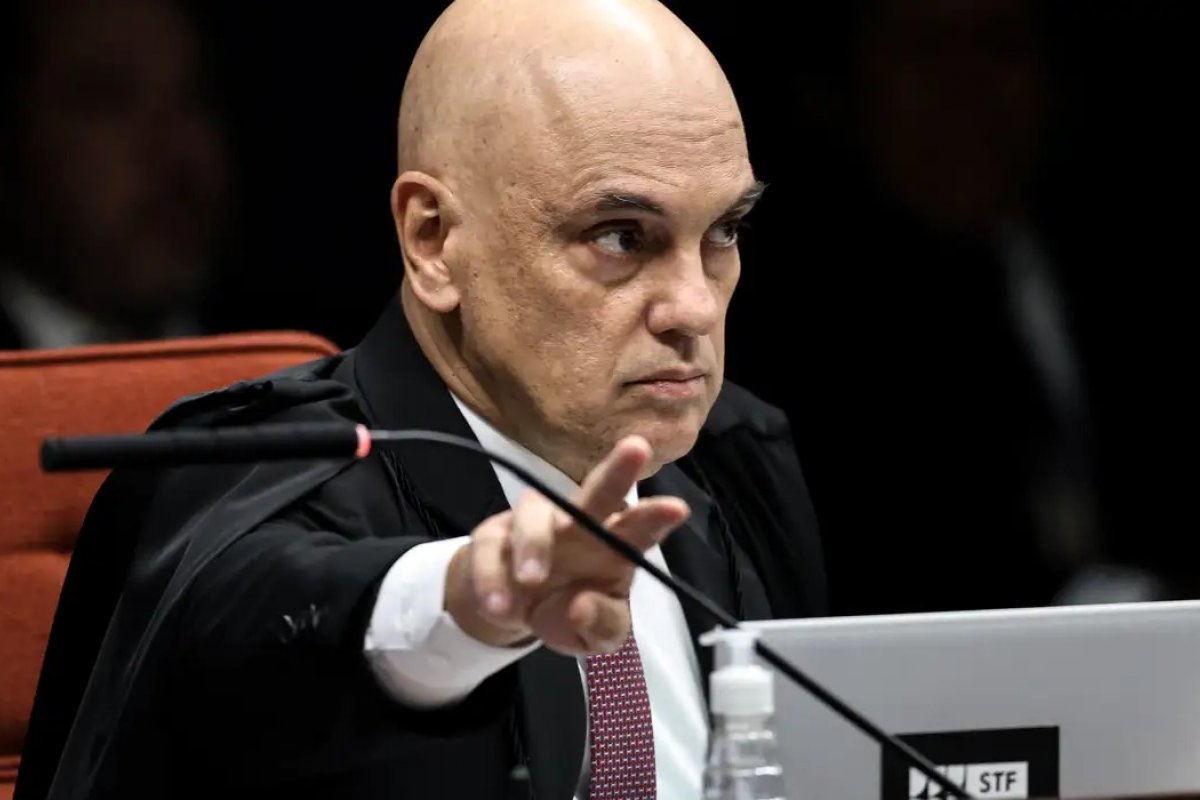 Moraes é notificado por empresa ligada a Trump devido à determinação do STF sobre suspensão de contas e bloqueios em plataformas digitais