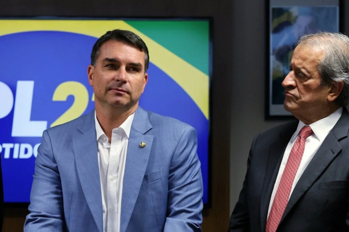 Valdemar Costa Neto reforça apoio a Flávio diante de crise com Vorcaro: 'É nosso candidato para valer'