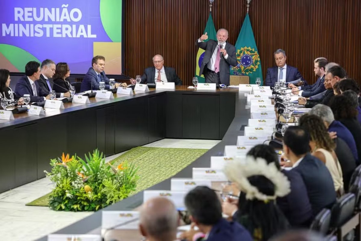 Lula fará reunião com novos ministros para organizar ações antes da Eleição