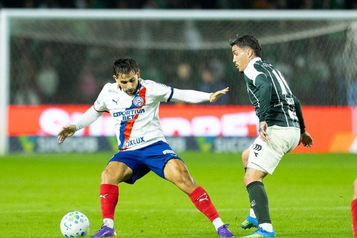 Bahia sofre "apagão", leva virada do Coritiba e amplia crise na temporada