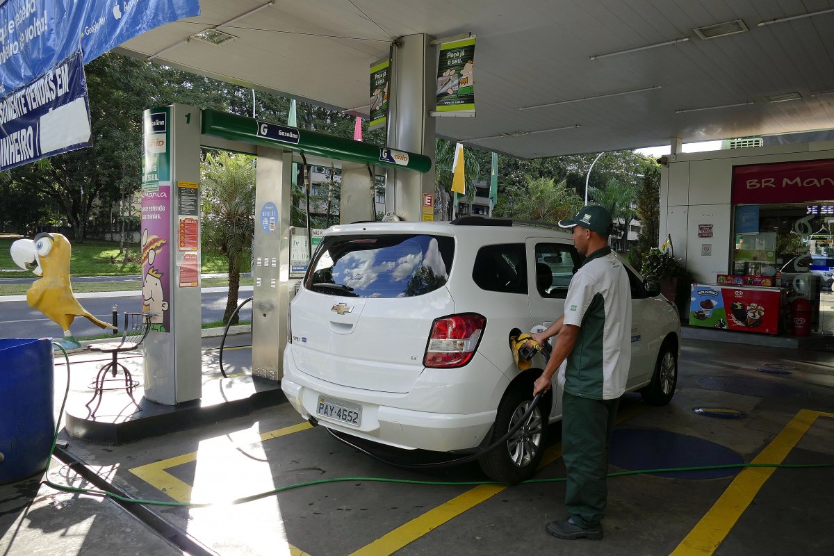 Decreto publicado no DOU estabelece subvenção de R$0,44 por litro de gasolina