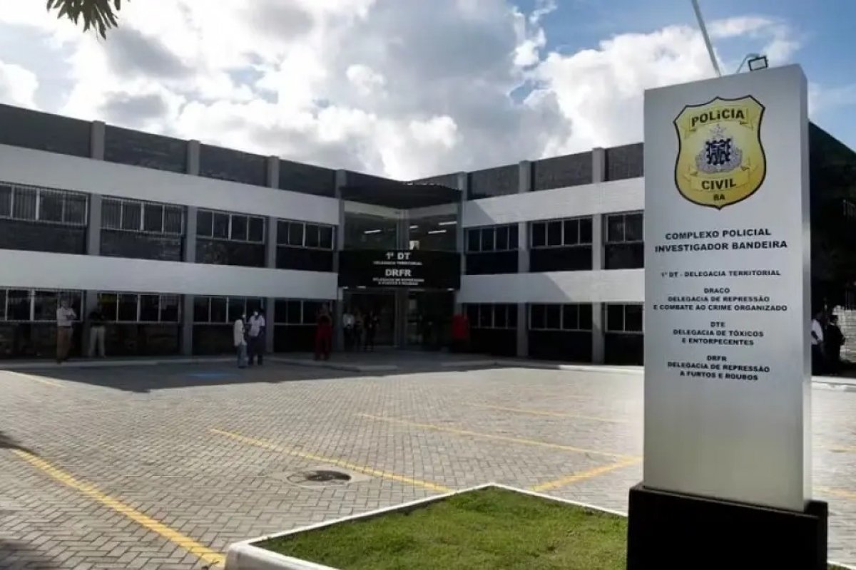 Homem é encontrado morto dentro de apartamento em Feira de Santana