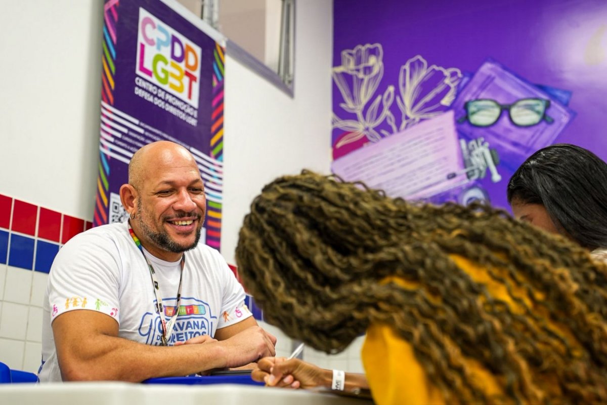 Caravana da Diversidade oferece serviços gratuitos no Terminal de Pituaçu, em Salvador
