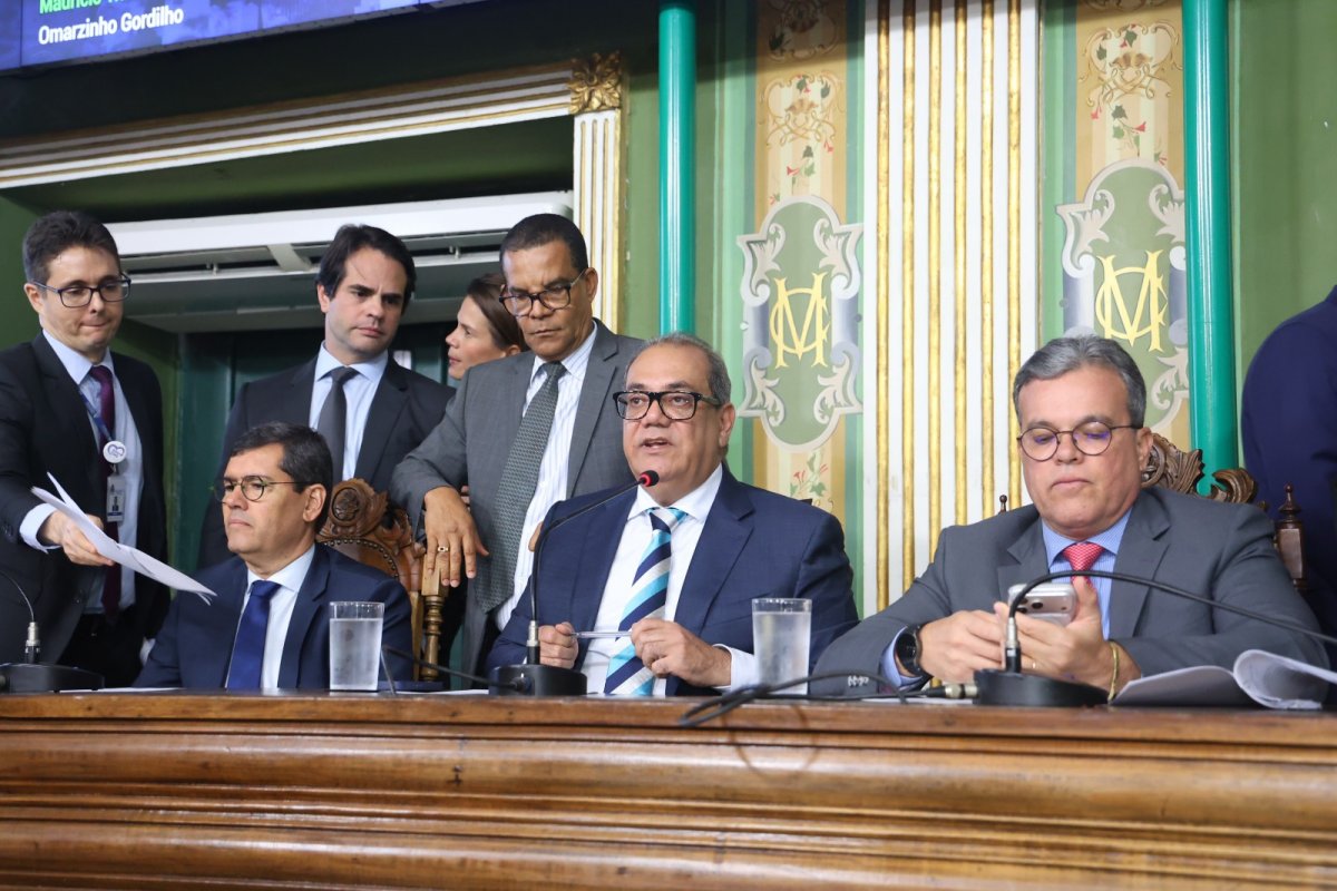 Vídeo: Carlos Muniz diz acreditar na inocência de Léo Kret após suspeita de desvios de dinheiro público
