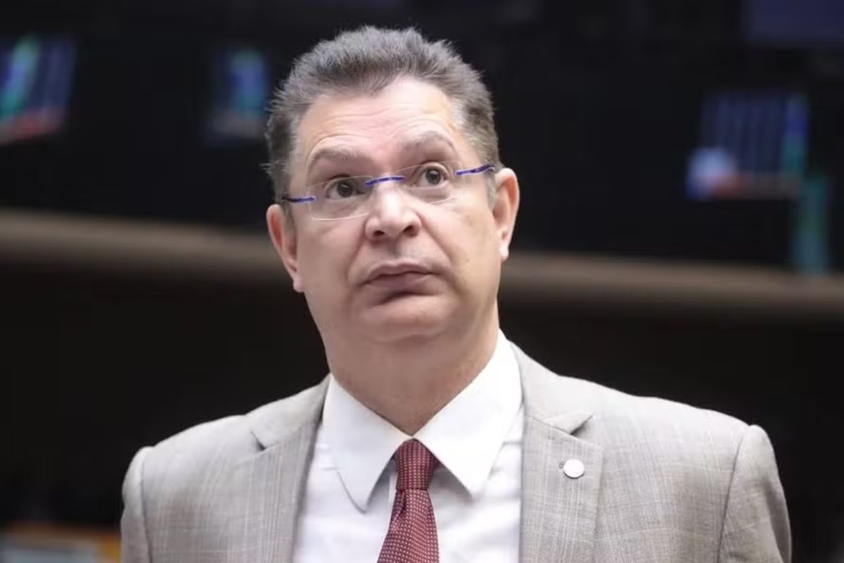 Vídeo: Sóstenes Cavalcante anuncia apoio do Partido Liberal ao regime de escala 4x3