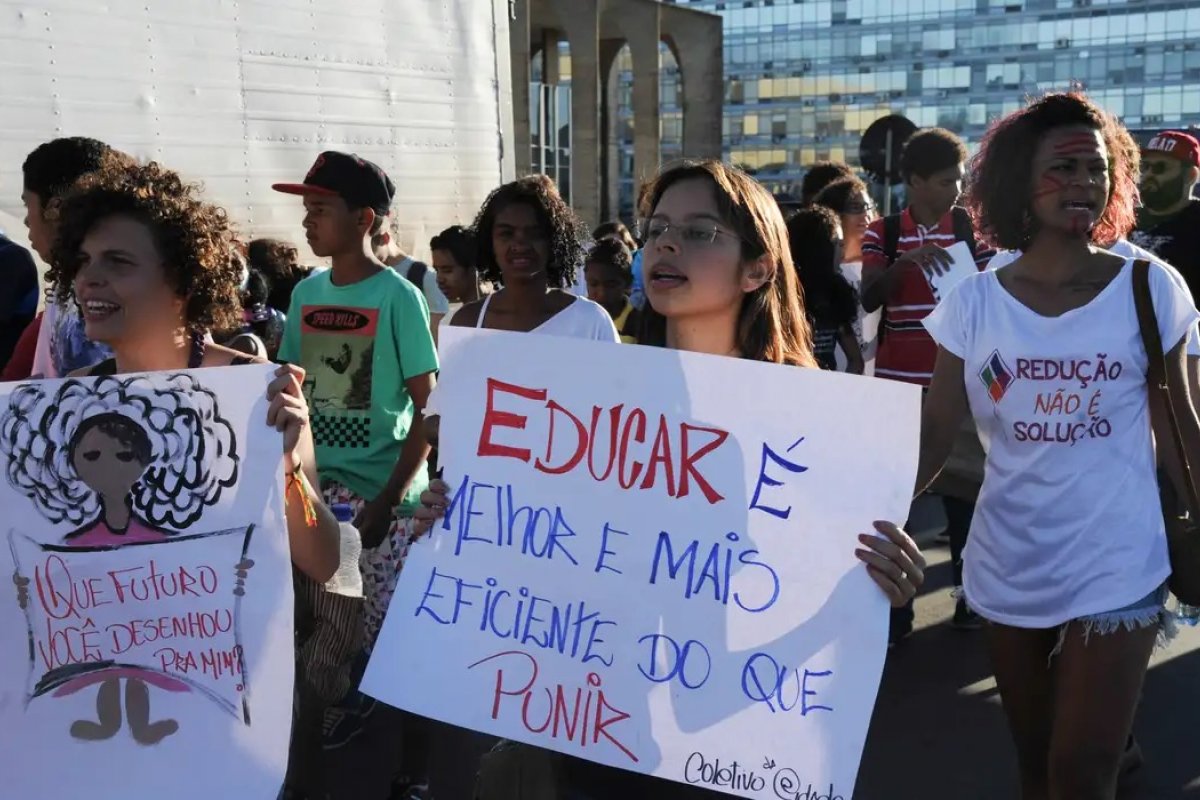 CCJ da Câmara adia mais uma vez análise da PEC que reduz a maioridade penal para 16 anos