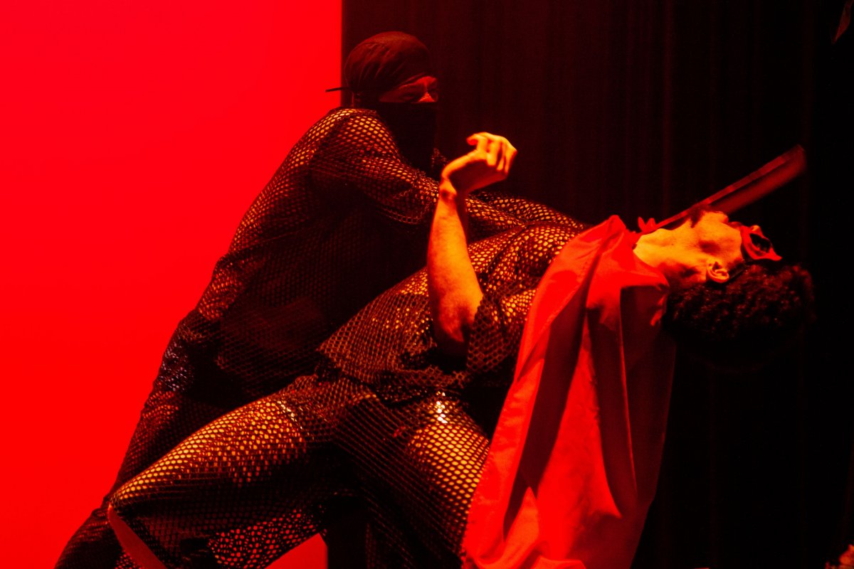 "A Hora em que não sabíamos nada da gente" encerra temporada de quinta a domingo no Teatro Martim Gonçalves! 