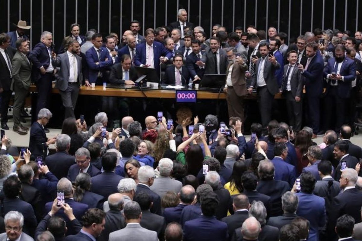 Hugo Motta pauta PEC do fim da escala 6x1 para esta quarta-feira (27)