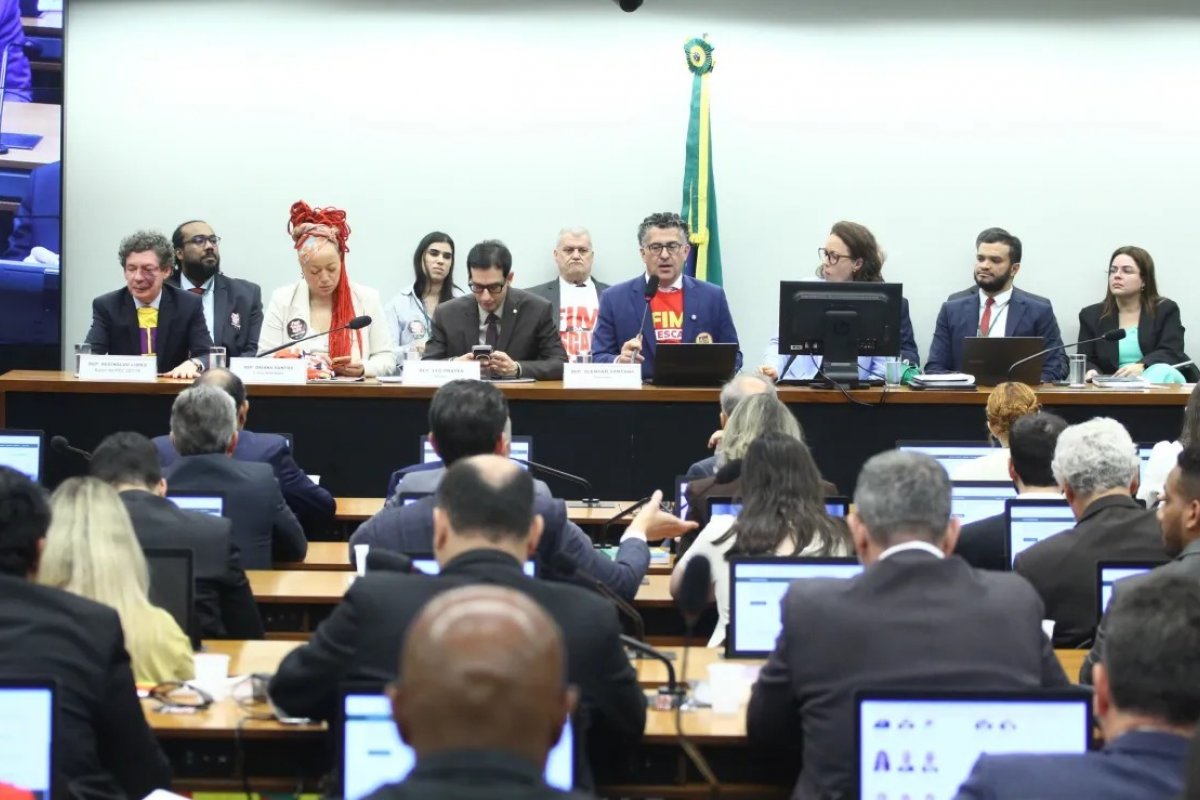 Fim da escala 6x1: comissão especial aprova texto-base e PEC segue para o plenário 