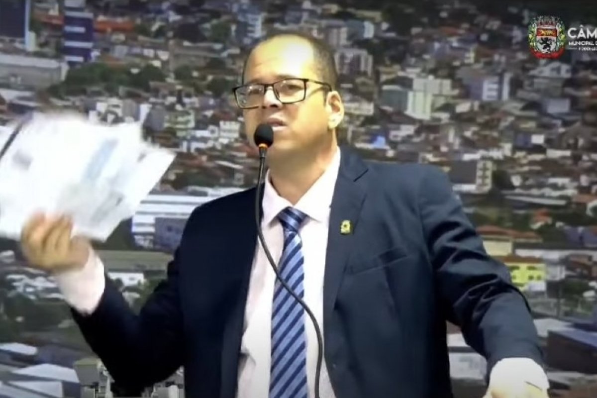 Vídeo: Marcos do Ovo, vereador de Jequié, volta a tecer críticas sobre Zé Cocá: "Farsa"