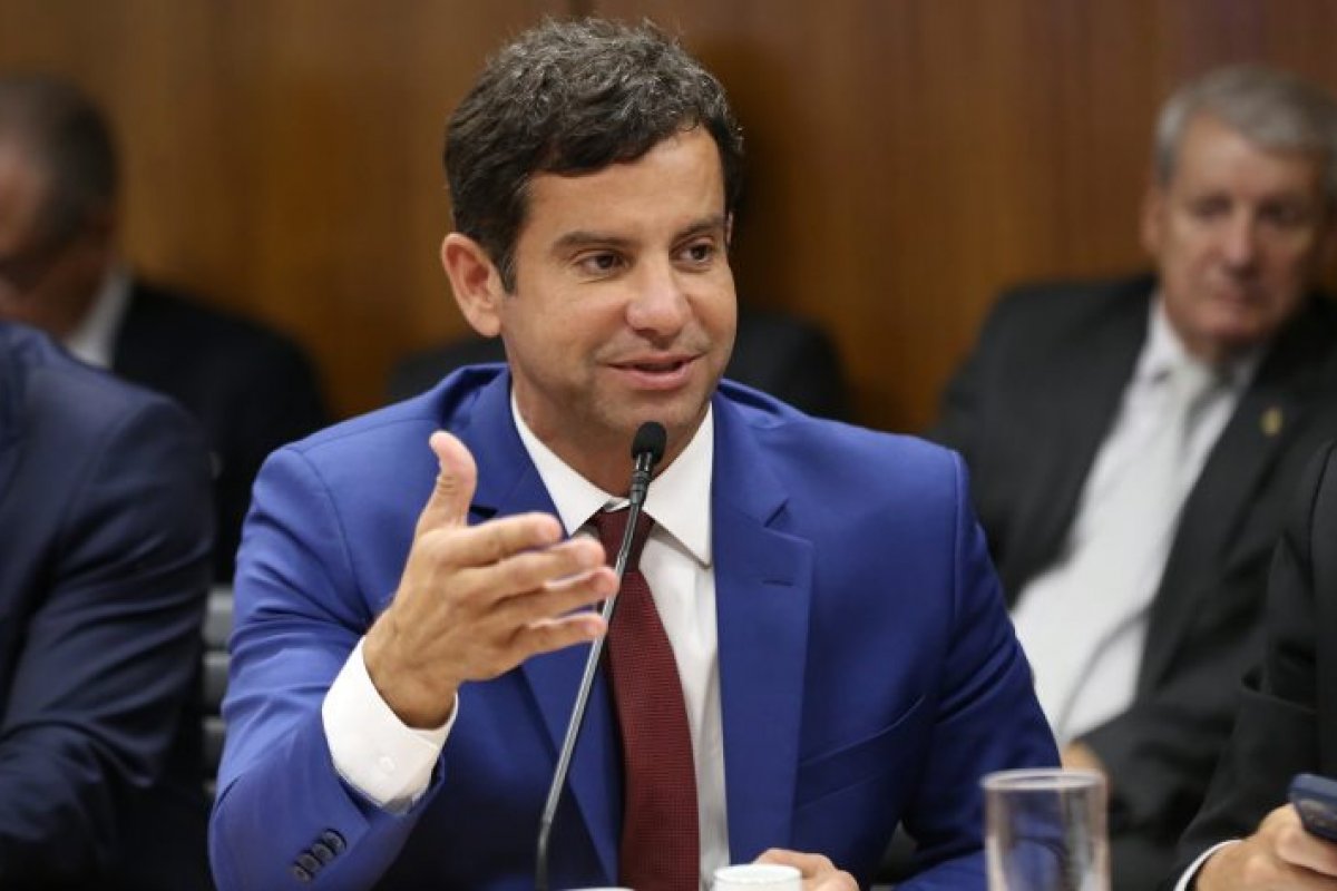 Vídeo: "Escala 4x3 que não é um ato de responsabilidade", afirma líder do PP na Câmara 
