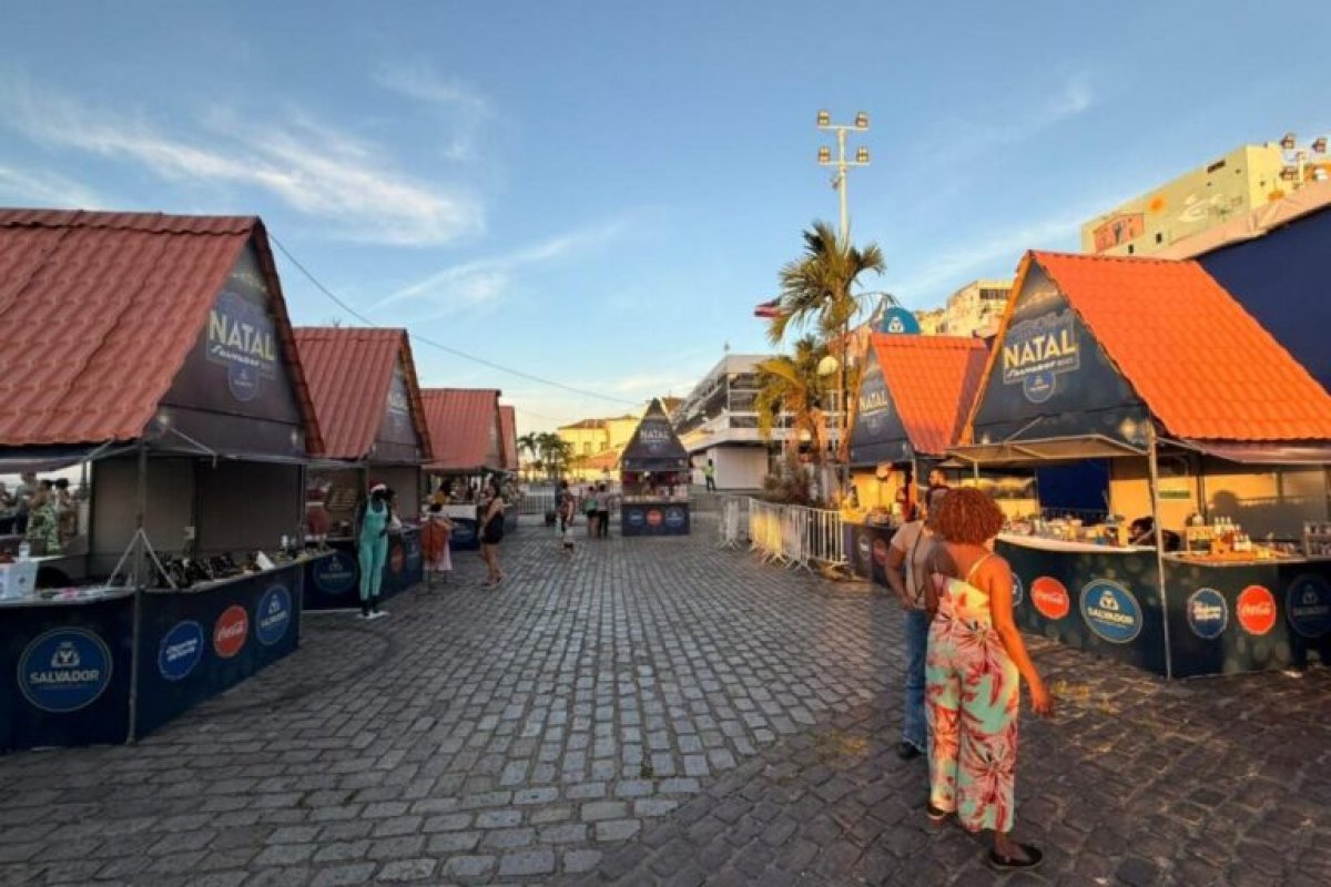 Iphan manda retirar barracas na Praça da Sé