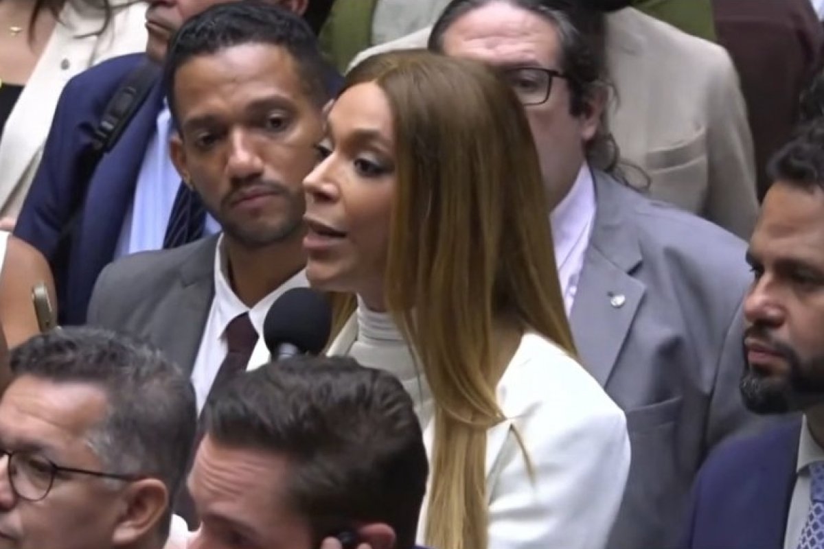 “Os trabalhadores querem lazer”, diz Erika Hilton durante votação da PEC do fim da escala 6x1