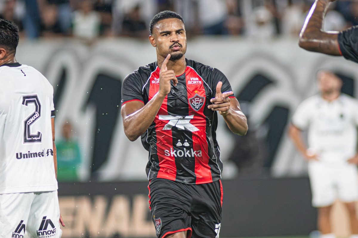 Vitória vira sobre o ABC, volta à final depois de 15 anos e decide título em casa
