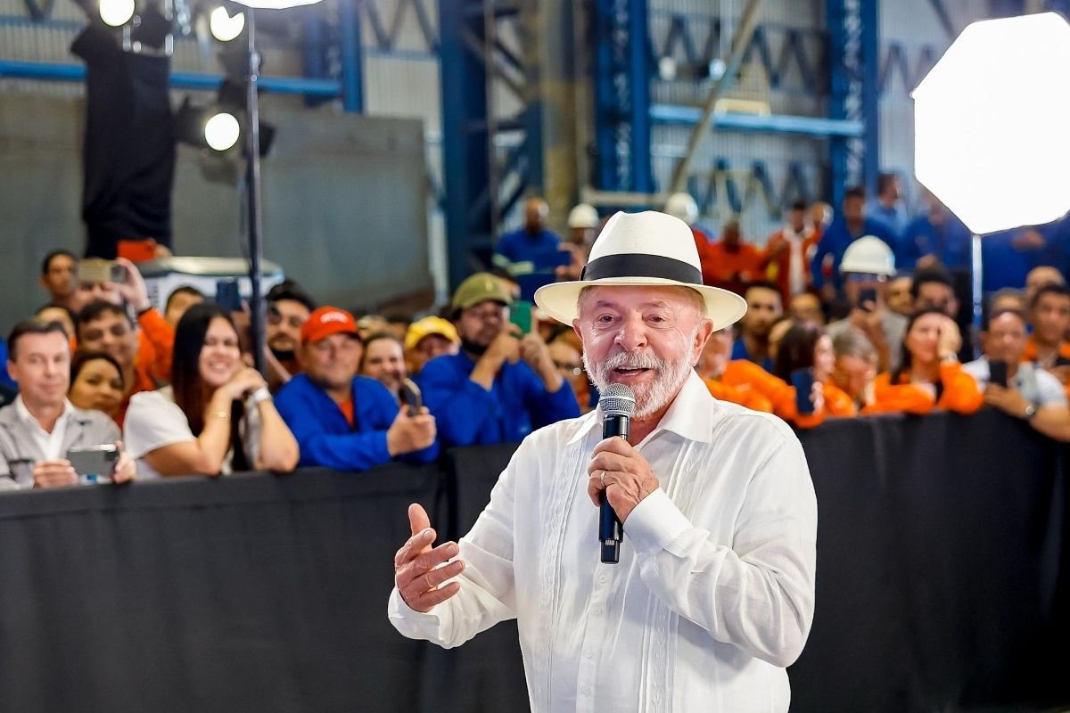 Lula chama de conquista histórica aprovação na Câmara da PEC que acaba com escala 6x1
