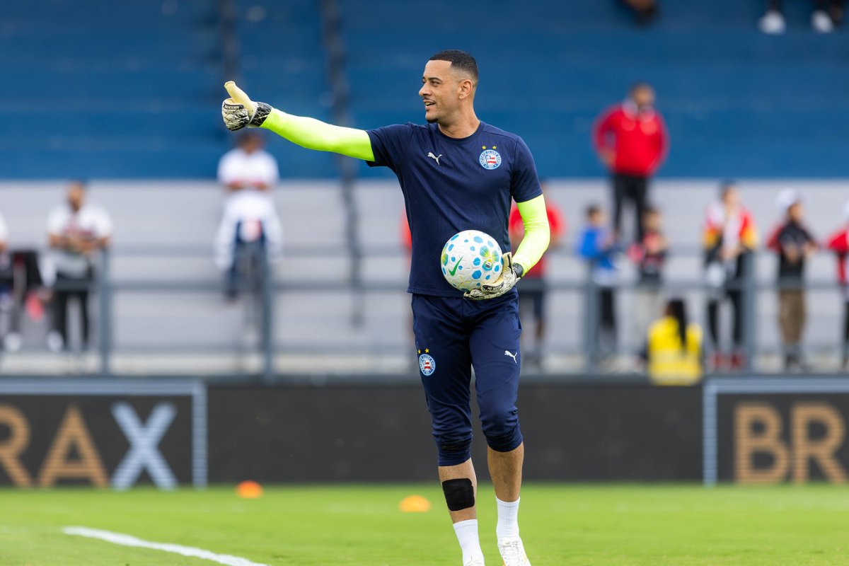 Bahia confirma grave lesão de Léo Vieira; goleiro vai passar por cirurgia no joelho