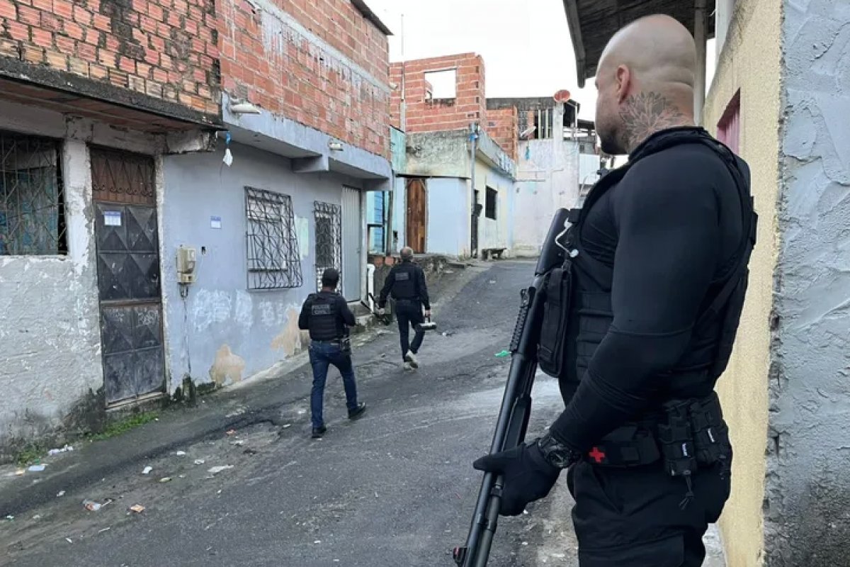 Três homens são presos em flagrante por venda ilegal de armas de fogo na Bahia  