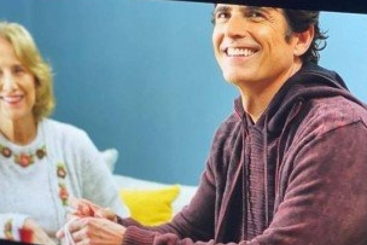 Reynaldo Gianecchini estrela campanha publicitária com a mãe