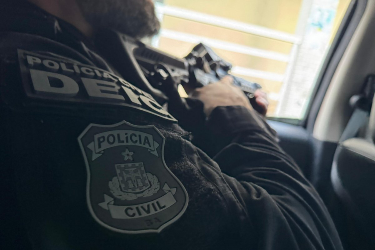 PC prende dupla em flagrante por tráfico de drogas no bairro de Vila Canária