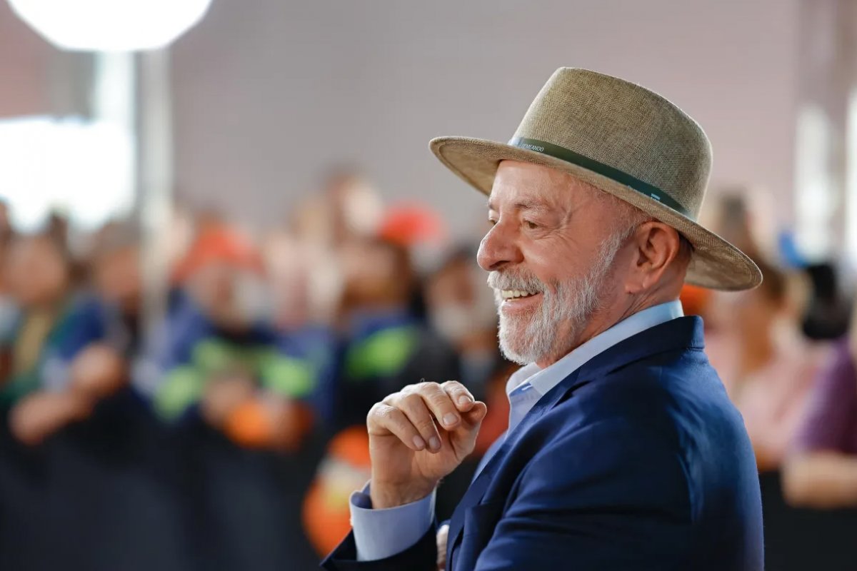 Lula lidera intenções de votos contra todos adversários no 1º turno, aponta Big Data 