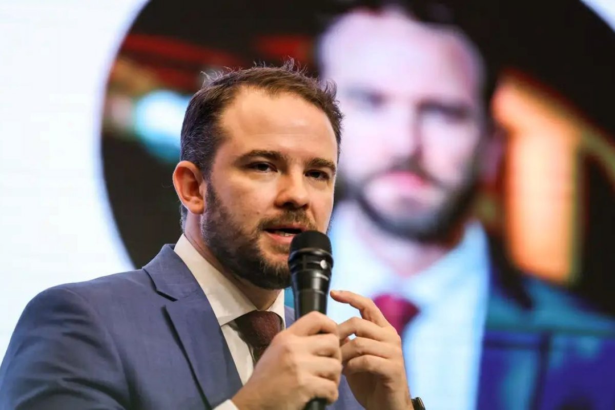 Ministro da Fazenda diz que vai pedir aos EUA esclarecimentos sobre a classificação de facções como organizações terroristas