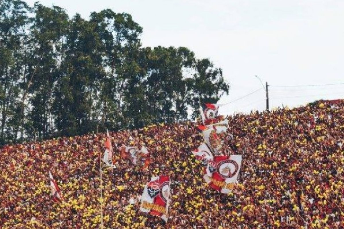Barradão lotado! Torcida do Vitória esgota ingressos para a decisão da Copa do Nordeste contra o Fortaleza
