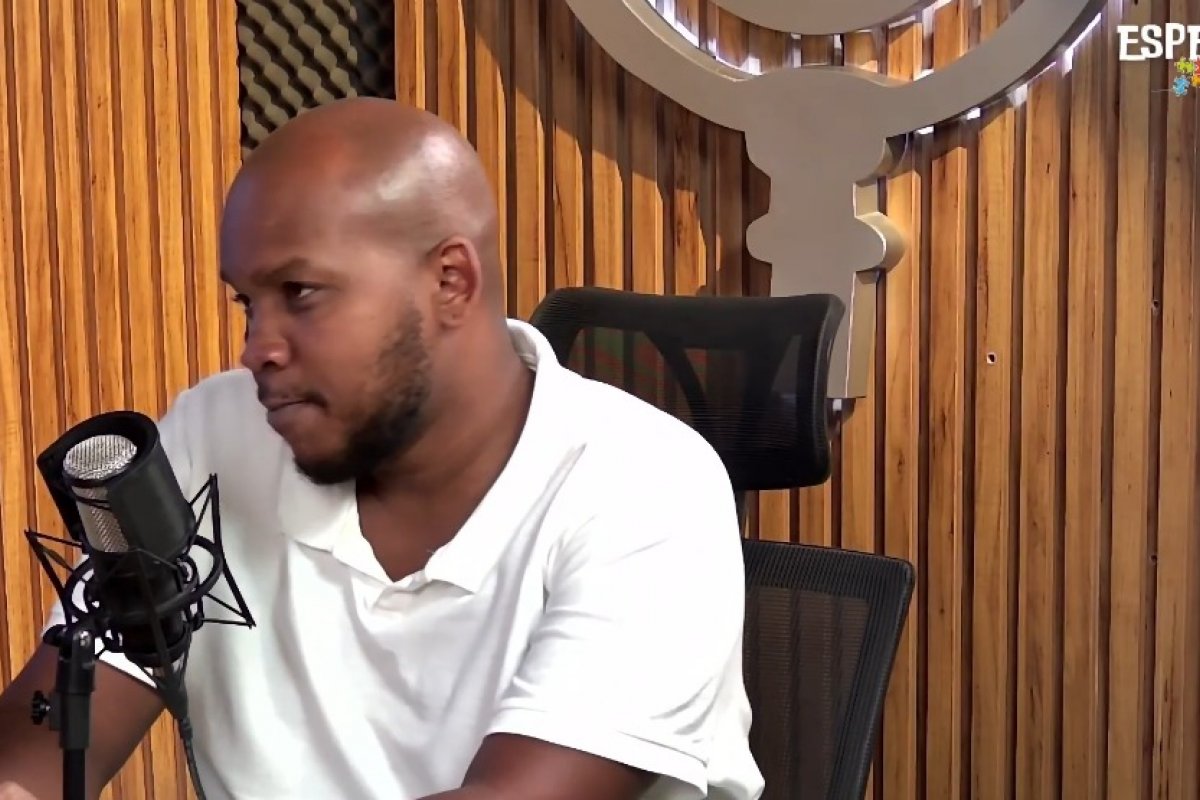 Vinícius Viana relata episódios de bullying e exclusão escolar em entrevista ao Espectro No Farol