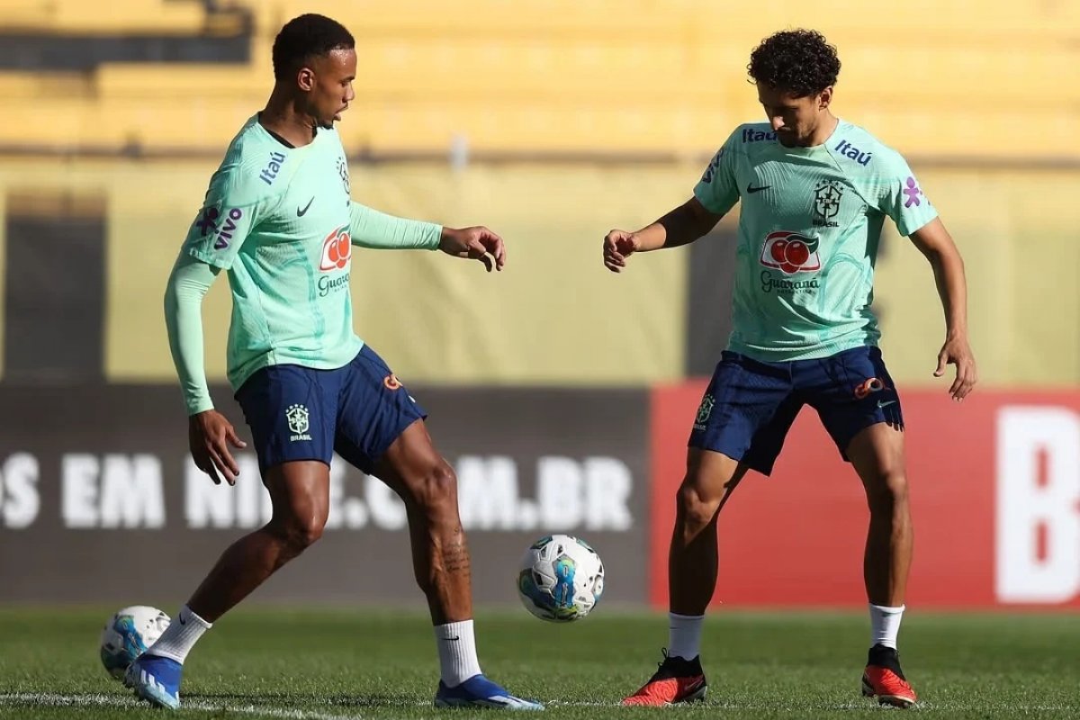 Com Magalhães, Martinelli e Marquinhos, Brasil treina sem Neymar em campo